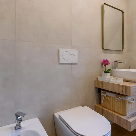 Romanamente Apartman *