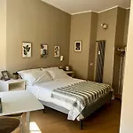 Romanamente Apartment *